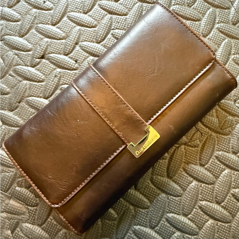 Liz Claiborne Women’s Large Brown Leather Wallet with Gold Accent